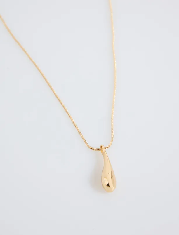 Women Yellow Adjustable Necklace with Metal Pendant