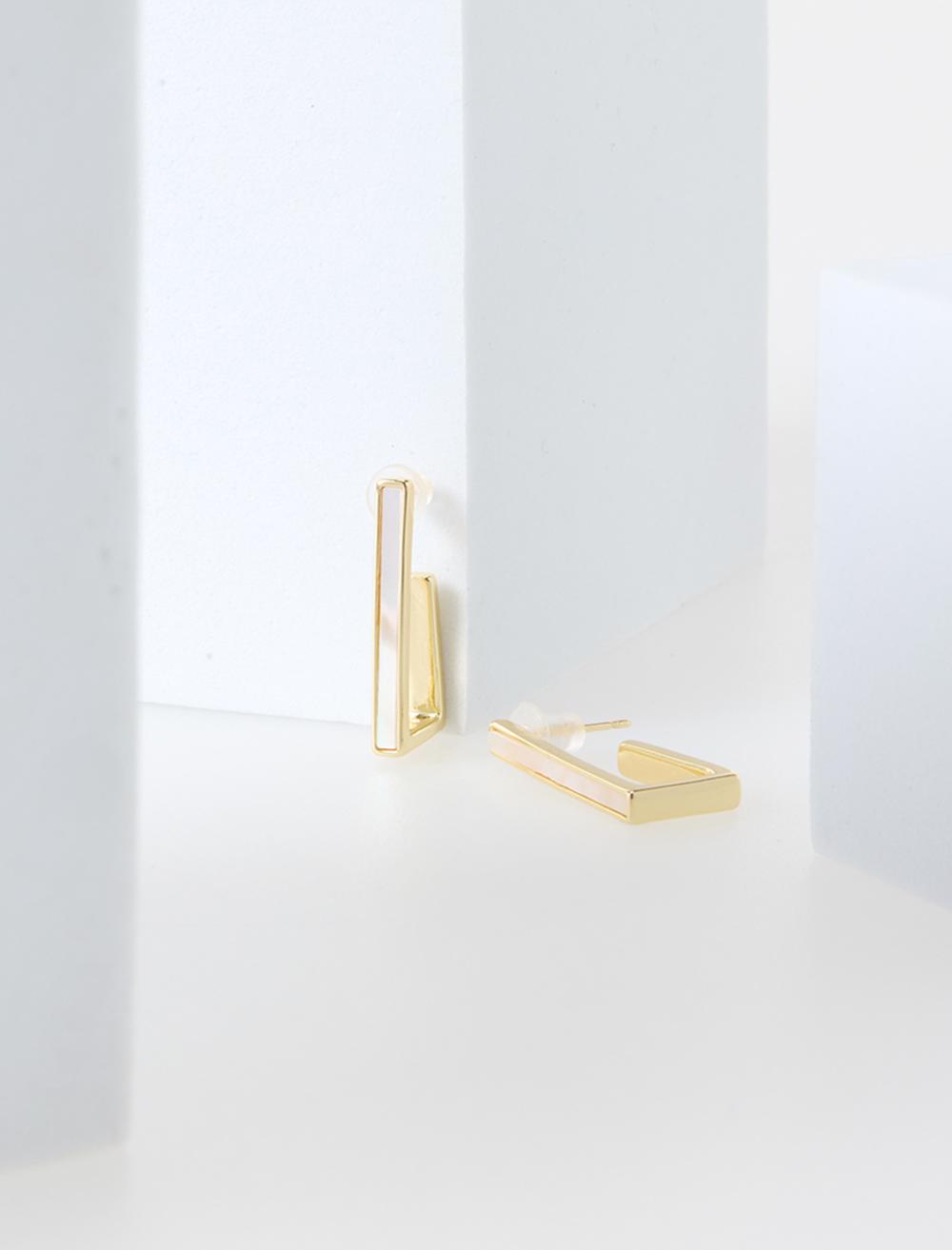 Şerit Detaylı Küpe