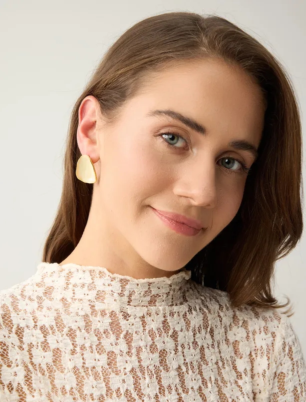 Bayan Bej Asimetrik Figürlü Modern Küpe