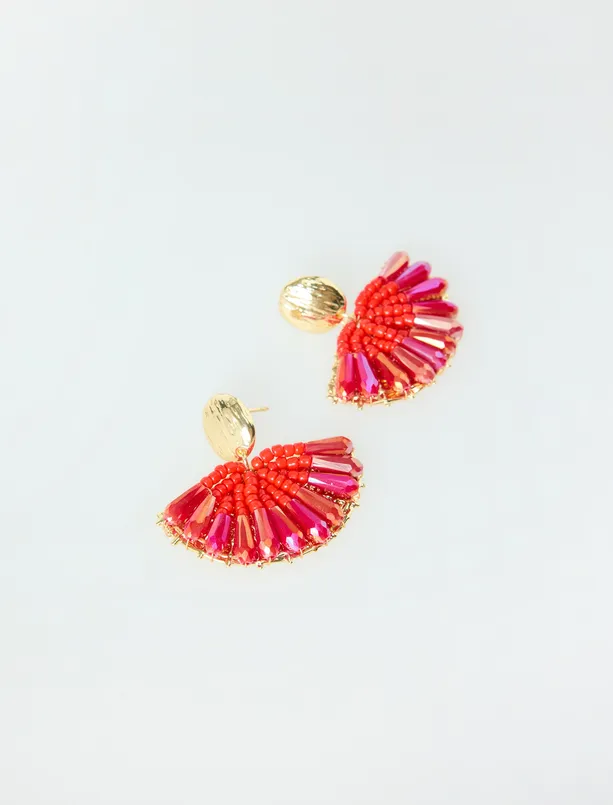 Bayan Kırmızı Renkli Boncuk Detaylı Sallanan Küpe