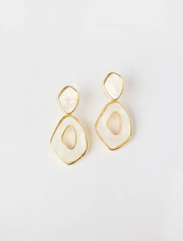 Bayan  Asimetrik Figürlü Modern Sallantılı Küpe