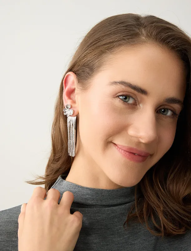 Bayan Gri Yaprak Figürlü Sallantılı Küpe