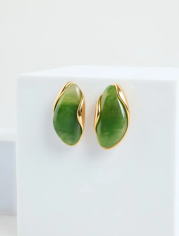 Bayan  Asimetrik Damla Figürlü Modern Küpe