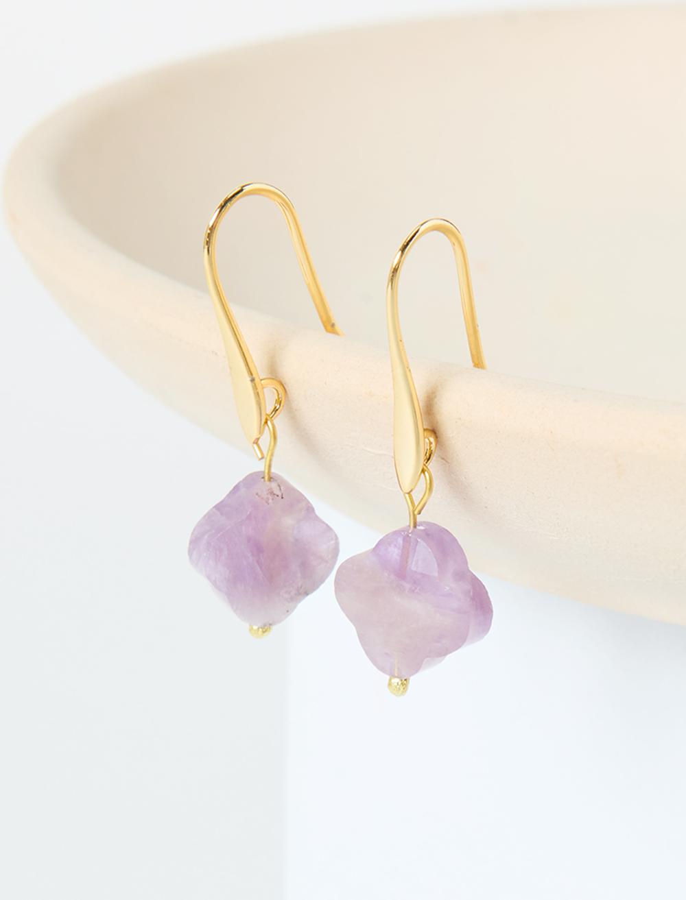 Yonca Figürlü Sallanan Küpe