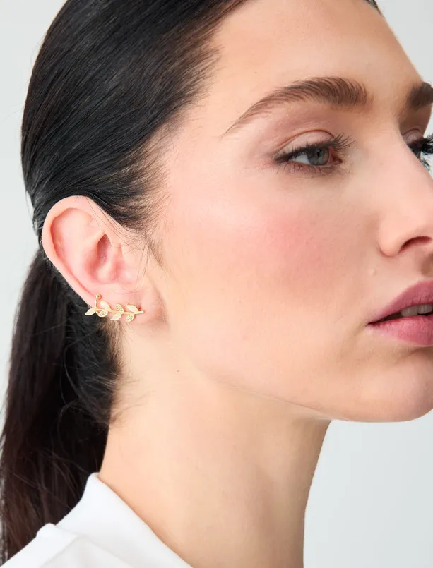 Bayan Beyaz Çiçek Ve Dal Figürlü Küpe