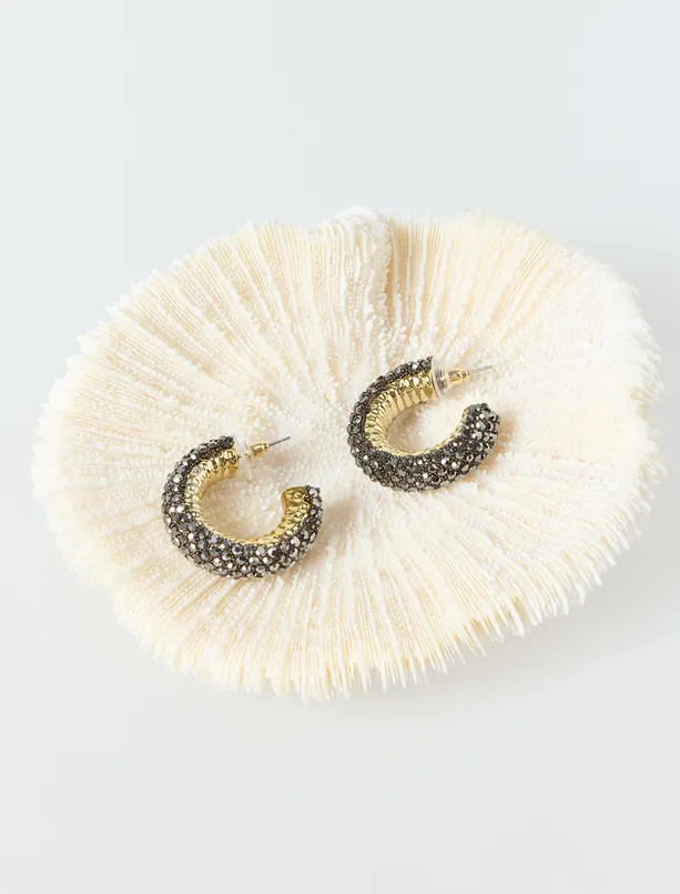 Bayan Siyah Parlak Taş Detaylı Kalın Yarım Halka Küpe