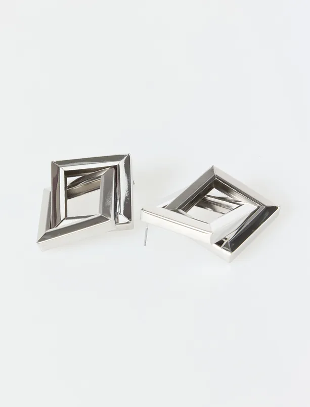 Bayan Gri Sarmal Kare Figürlü Küpe