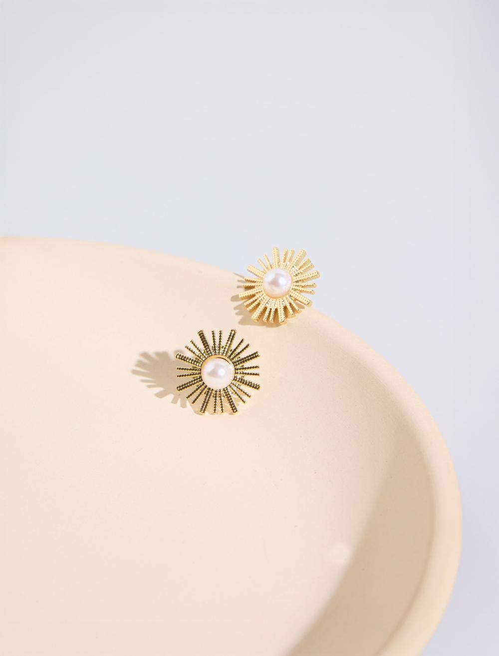 Güneş Figürlü İncili Küpe