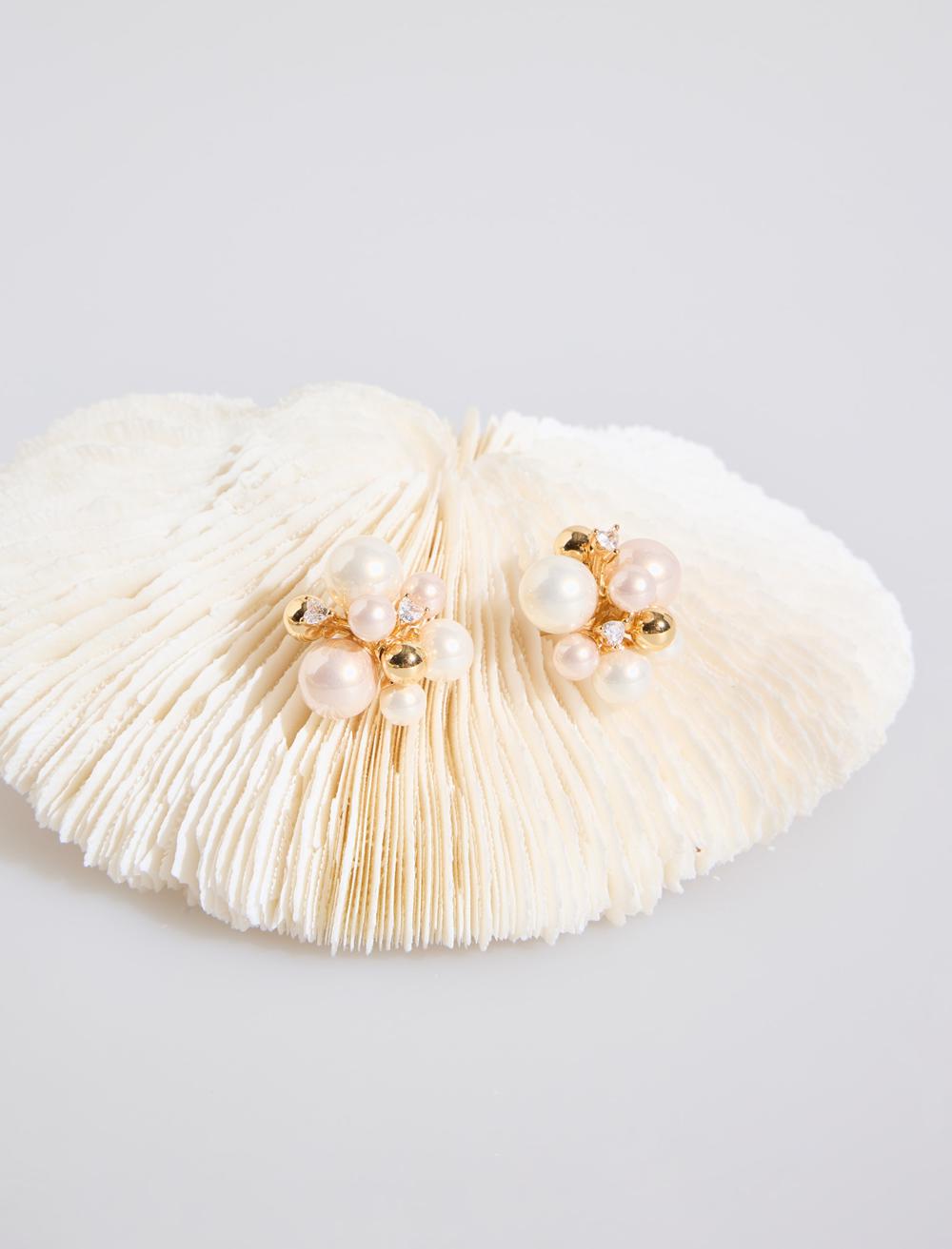 Çoklu İnci Detaylı Küpe