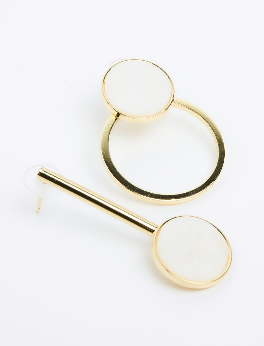 Sedef Detaylı Modern Figürlü Küpe