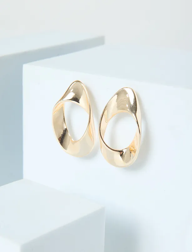 Bayan  İnce Oval Figürlü Parlak Küpe