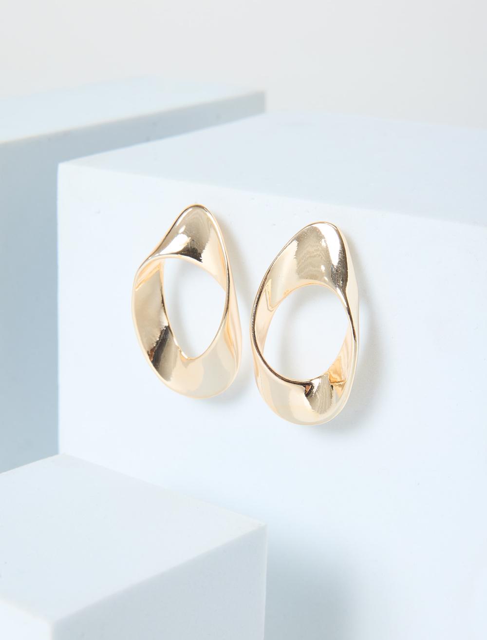 İnce Oval Figürlü Parlak Küpe