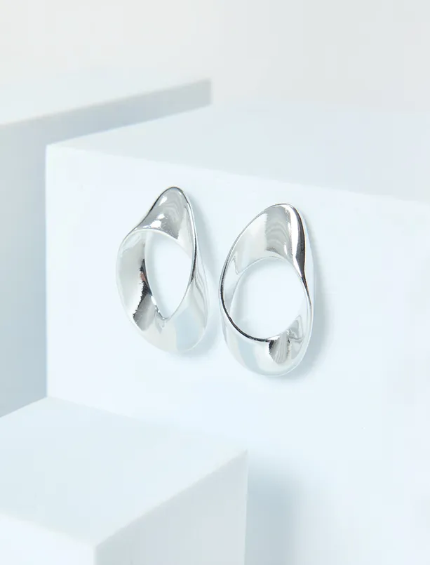 Bayan  İnce Oval Figürlü Parlak Küpe