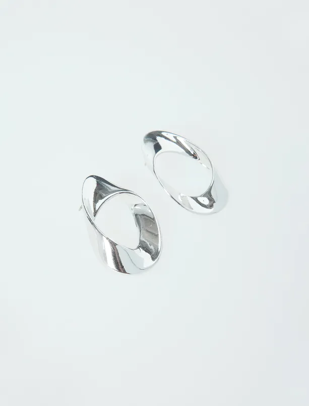 Bayan Gri İnce Oval Figürlü Parlak Küpe