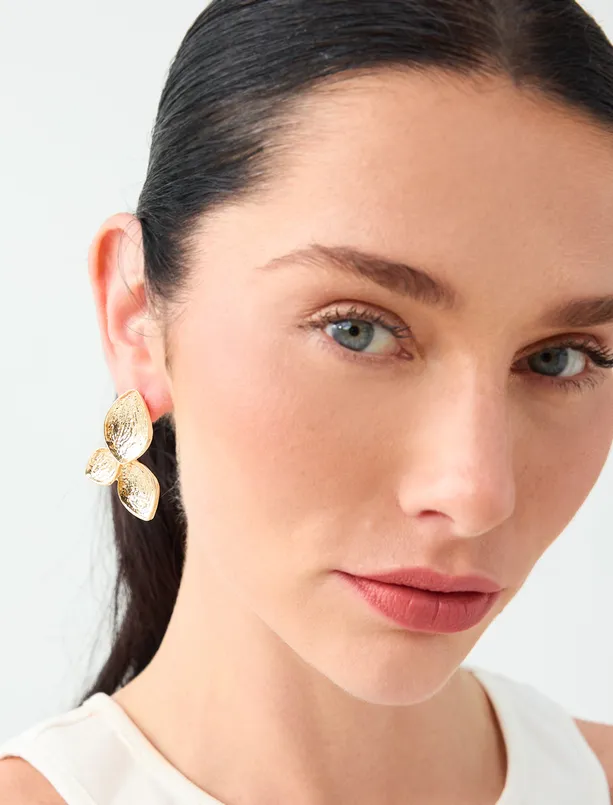 Women  Elegant Leaf-Shaped Dangle Earrings