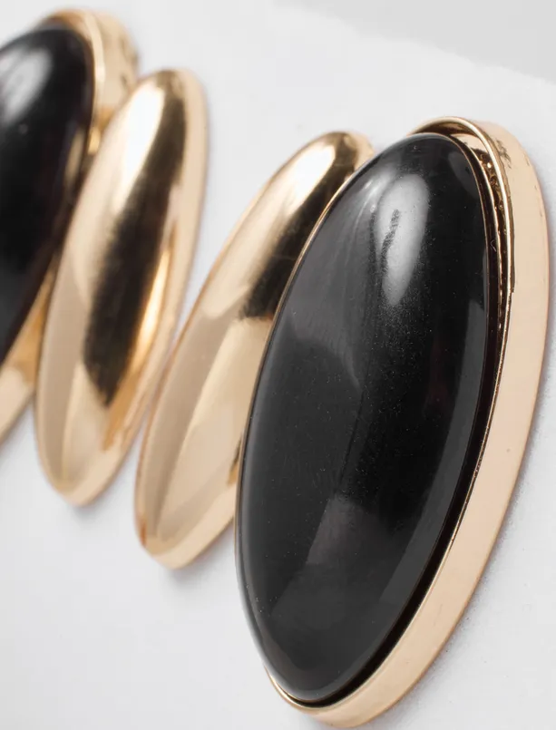 Bayan Siyah Oval Taşlı Metal Detaylı Modern Küpe