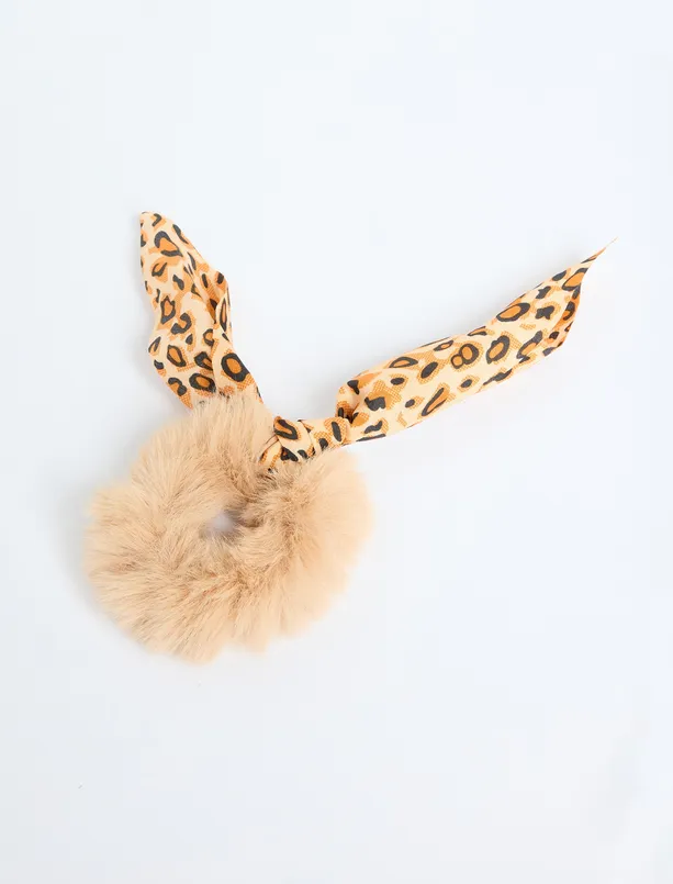 Women Mink Plush Detailed Buckle