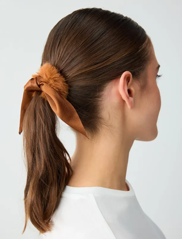 Bayan  Peluş Detaylı Toka