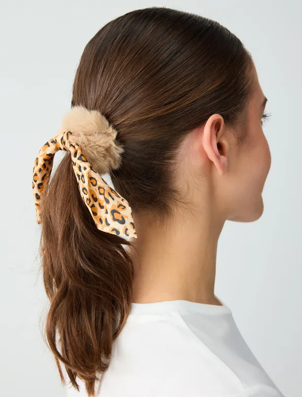 Bayan  Peluş Detaylı Toka