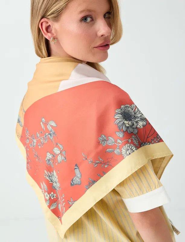 Women  Woven Scarf with a Floral Pattern